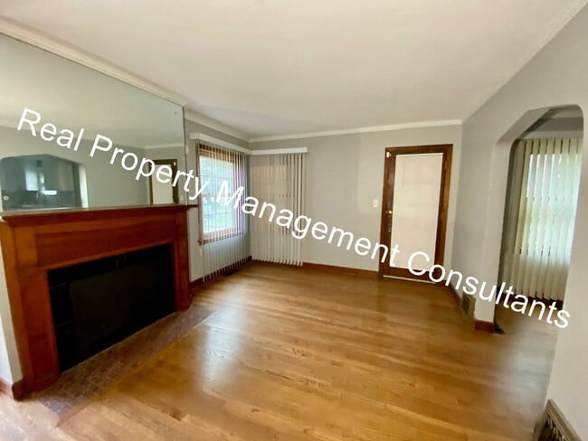 Building Photo - Adorable & Completely Remodeled 2 bedroom - Live Security Deposit Free with Obligo