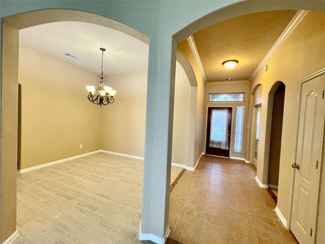 Foto del edificio - 2115 Mooncrest Dr