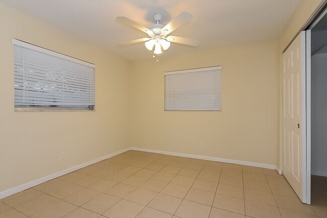 Bedroom - 1077 40th Ave NE