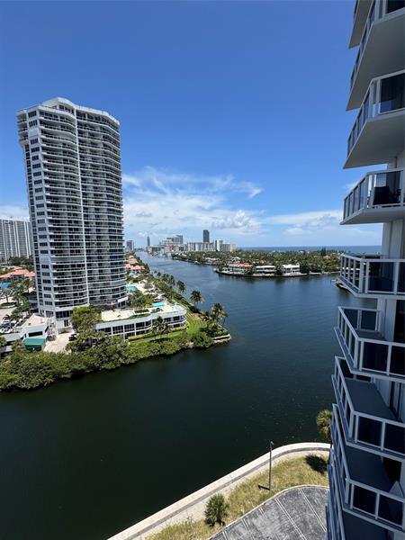 Foto del edificio - 20515 E Country Club Dr