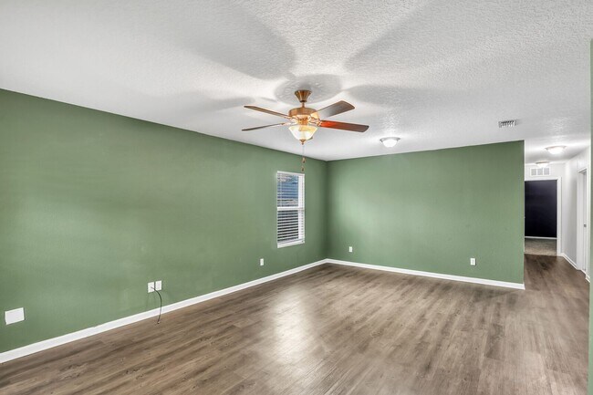 Foto del edificio - 3 Bedroom 2 bath home near beaches