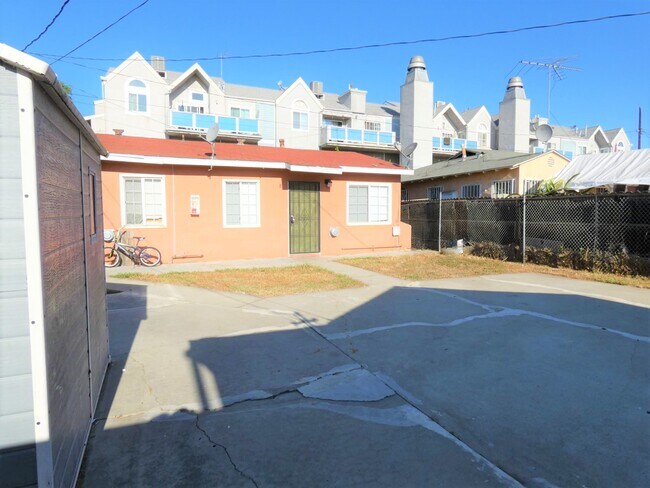 Building Photo - 1119 Rose Ave