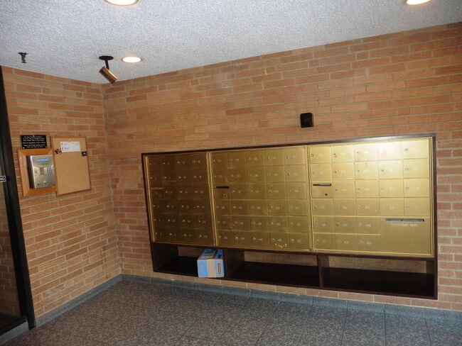 Building Photo - 1727 W Crystal Ln