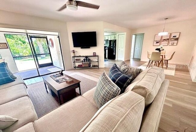 Foto del edificio - 230 Laurel Hollow Dr