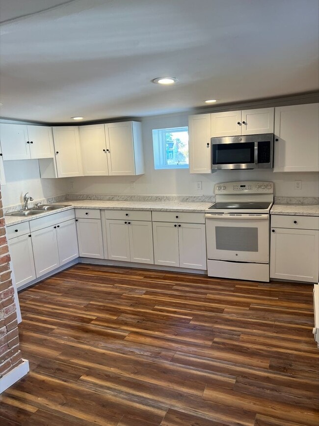 Photo - 150 Maple St Apartment