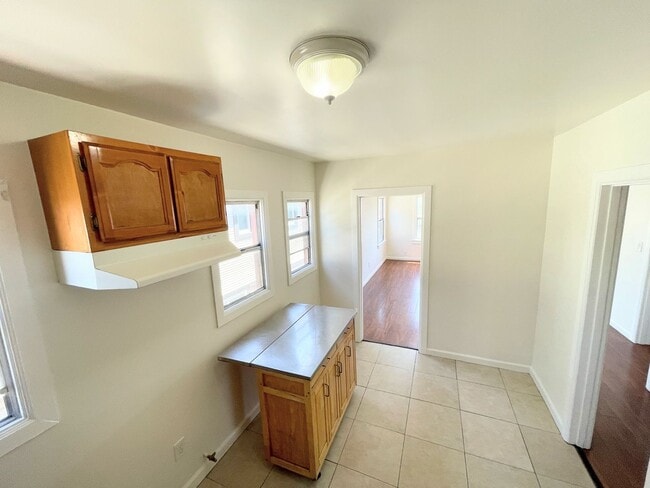 Foto del edificio - LARGE 2nd story 1bd/1ba unit near BMO, USC...