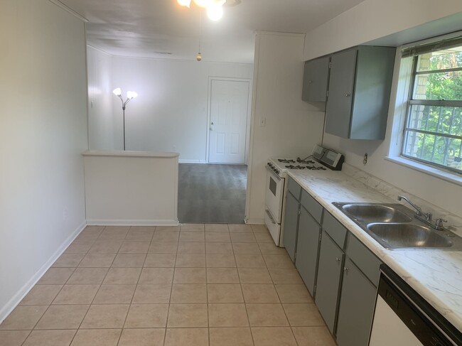 Building Photo - 459 Greenmount Dr