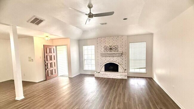 Building Photo - 16354 Villaret Dr