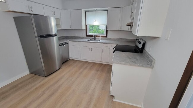 Kitchen - 526 Hartridge Dr