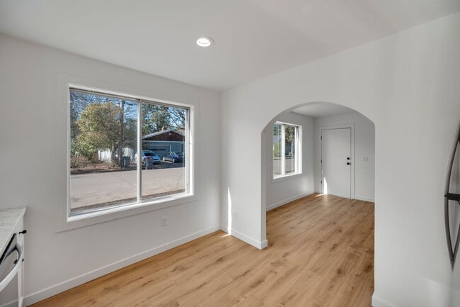 Foto del edificio - 404-406 SW Elmwood Ave