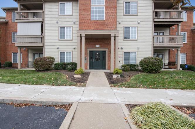Entrace - 600 Vincent Way
