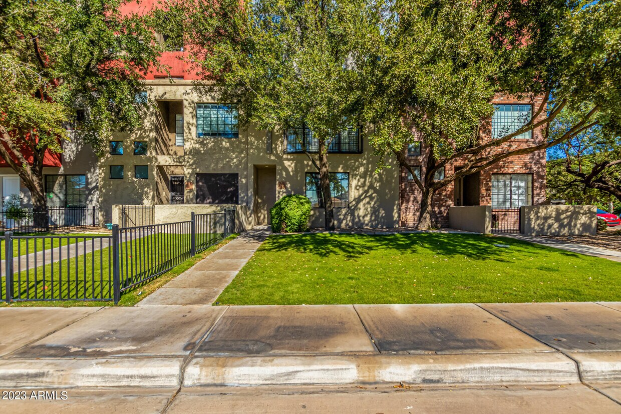 3451 E Lance Ln, Phoenix, AZ 85018 Townhome Rentals in Phoenix AZ