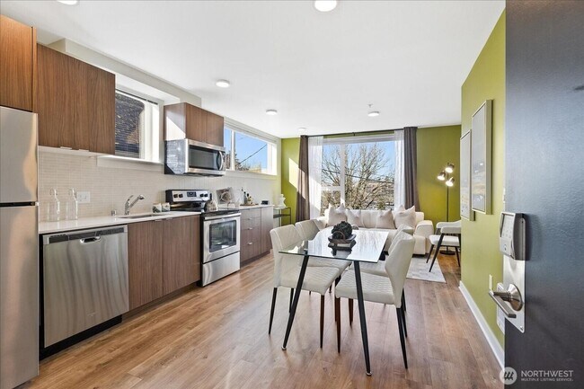 Foto del edificio - 4422 Woodlawn Ave N