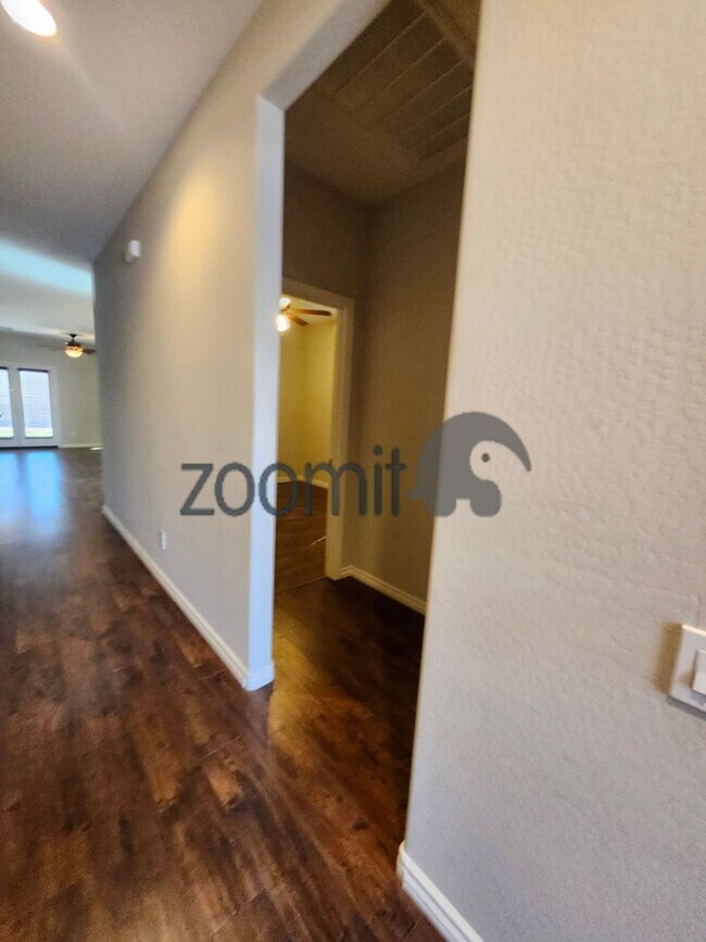 Foto del edificio - COMING SOON  EARLY MAY - Beautiful Single Level Home 3 bedrooms  2 bath