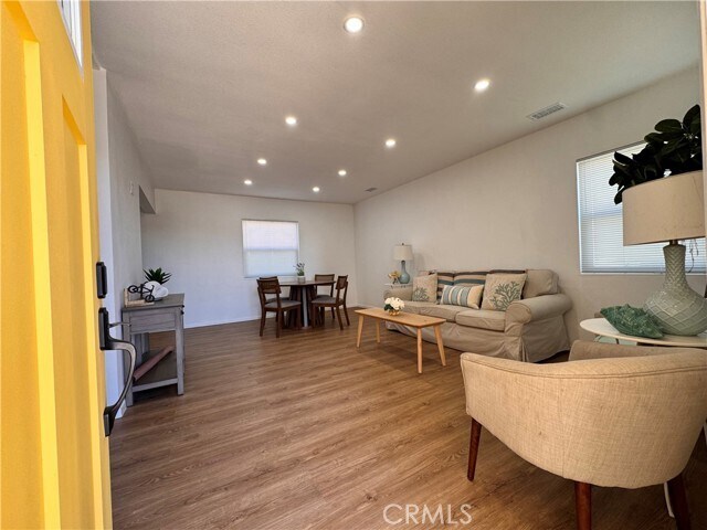 Foto del edificio - 26814 Mansfield St