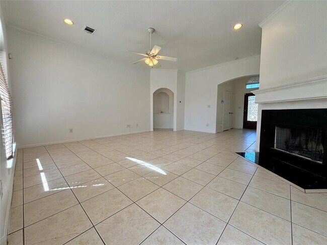Building Photo - 13559 Miller Ln