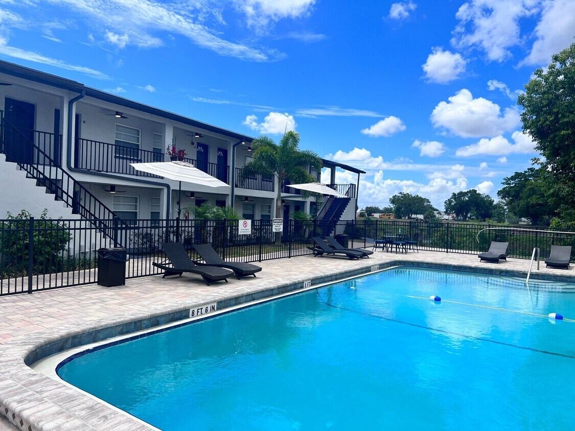 Waterside Village Apartments in Saint Petersburg, FL
