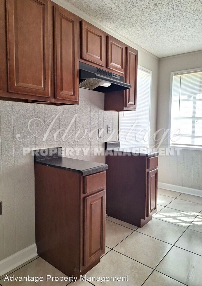 Building Photo - 2 br, 1 bath House - 4095 Wales Ave
