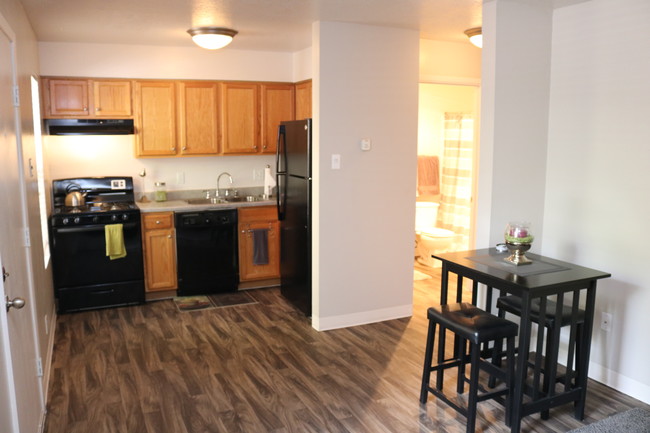 Cedars Apartments, 1700 Indian Plaza Dr NE, Albuquerque, NM 87106 - Cedars - Free Cable & Internet*