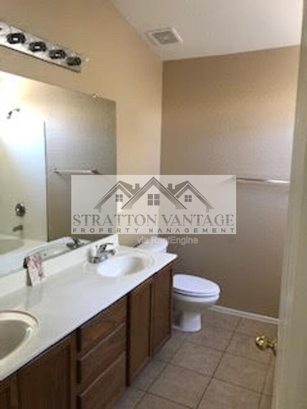 Foto del edificio - 17739 W Redfield Rd