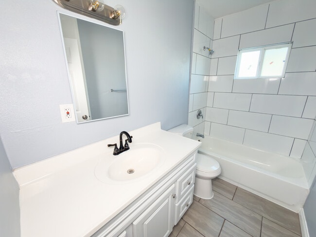 Foto del edificio - 812 W Mines Ave