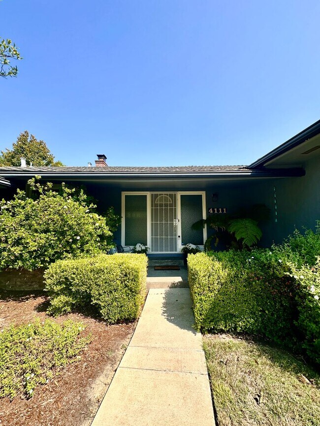 Building Photo - Land Park Home