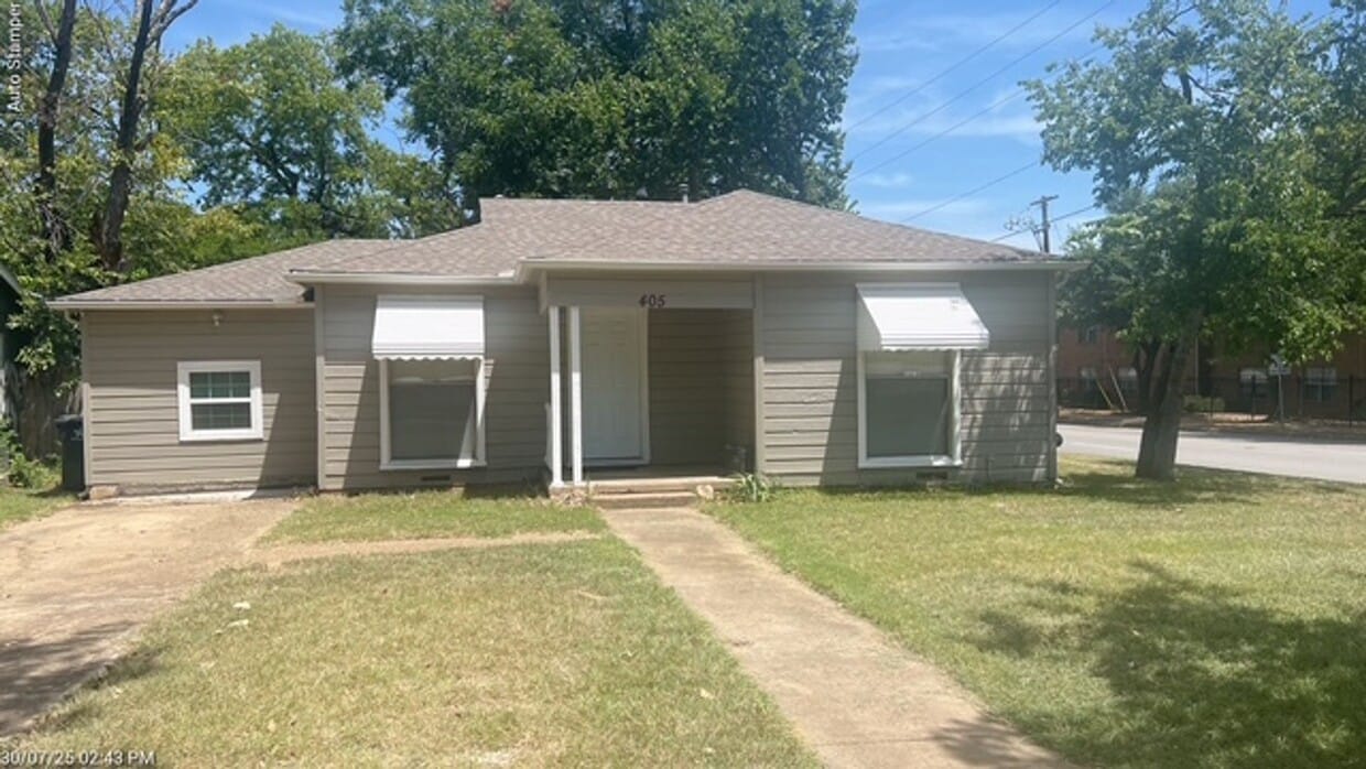 Primary Photo - 405 Williams St