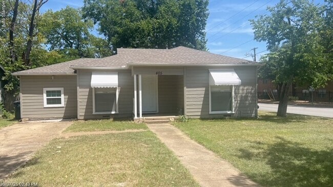 Photo - 405 Williams St House