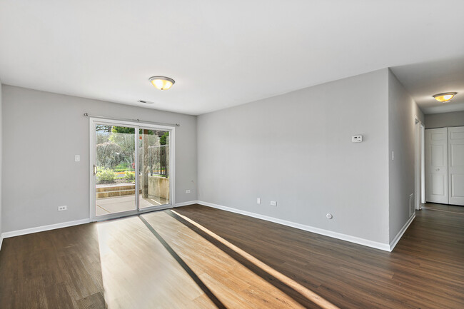 Building Photo - 1422 Stonebridge Cir