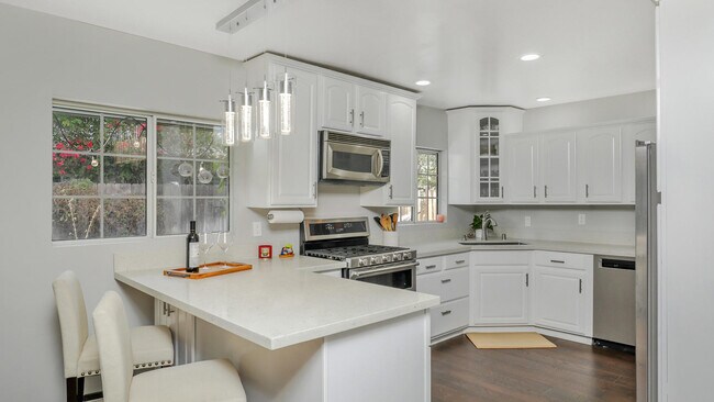 Building Photo - 7548 Margerum Ave