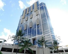 Building Photo - 600 Queen St