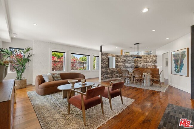 Foto del edificio - 2700 Glendower Ave