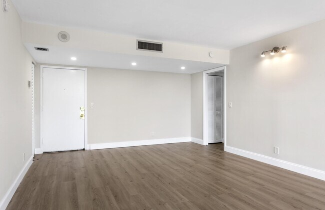 Building Photo - 2425 Presidential Way