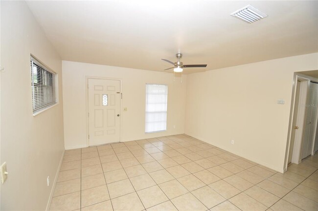 Building Photo - 1625 Pineberry St
