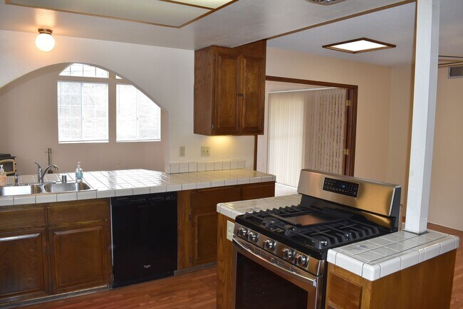 Foto del edificio - Single Story 3 Bed 2 Bath Home in Poway- S...