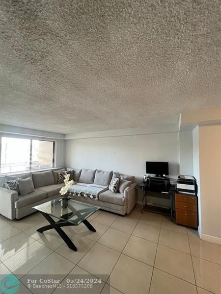 Foto del edificio - 301 Golden Isles Dr