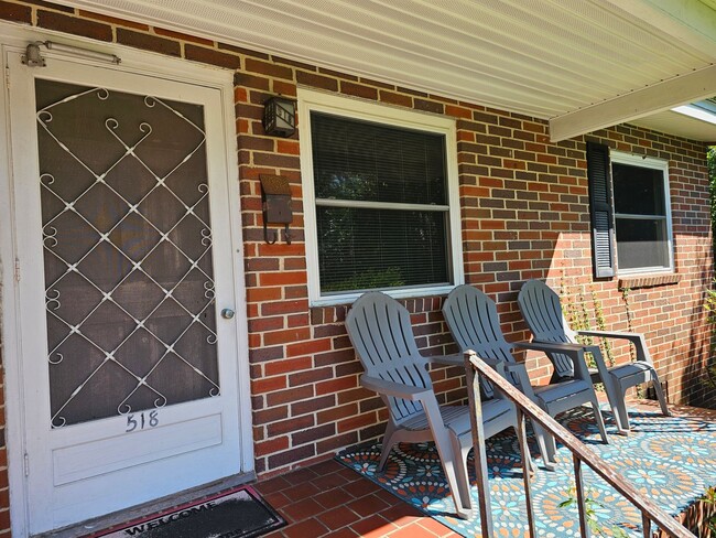 Foto del edificio - Charming Duplex Unit In Franklin Park