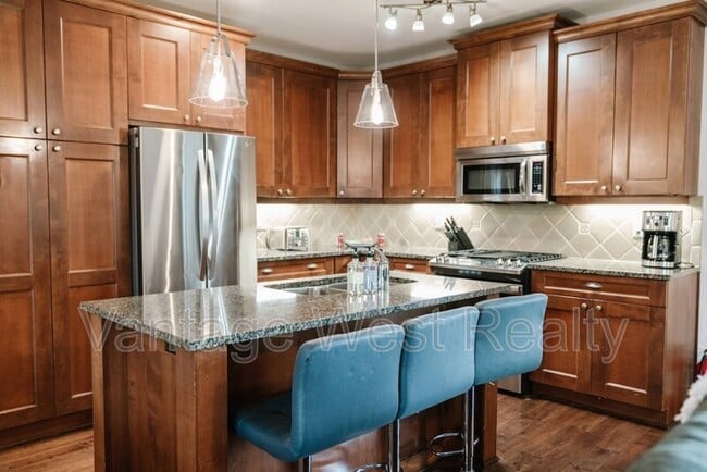 Building Photo - 4034 Pritchard Dr