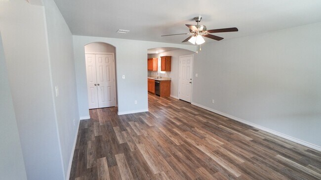 Foto del edificio - 917 Redoak Dr