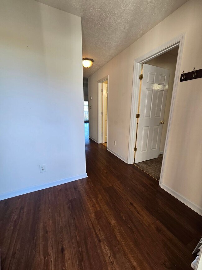 Foto del edificio - 3rd floor condo for rent