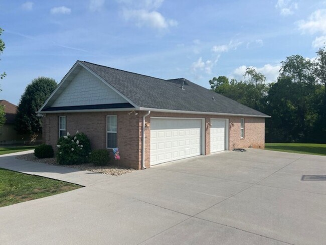 Building Photo - EXCEPTIONAL HOME
