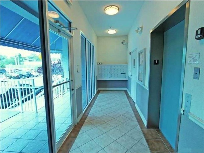 Foto del edificio - 2734 Bird Rd