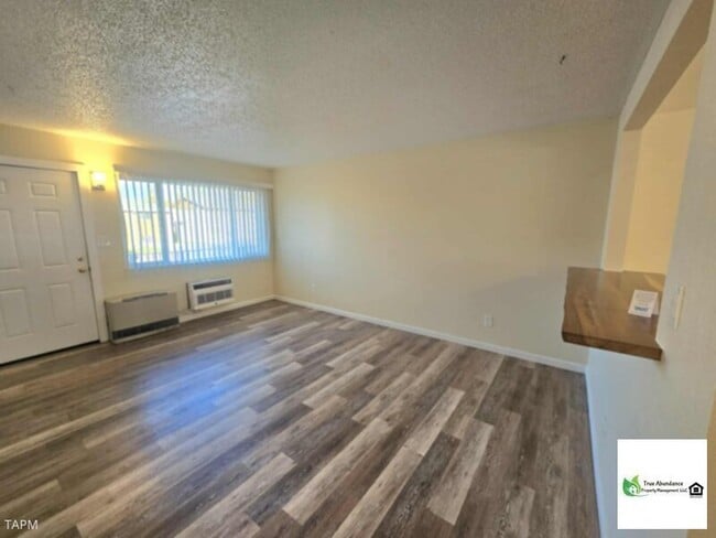 Foto del edificio - Lovely Two Bedroom Apartment Ready for Mov...