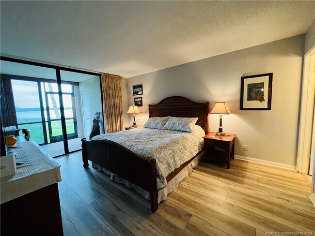 Foto del edificio - 3432 NE Causeway Blvd