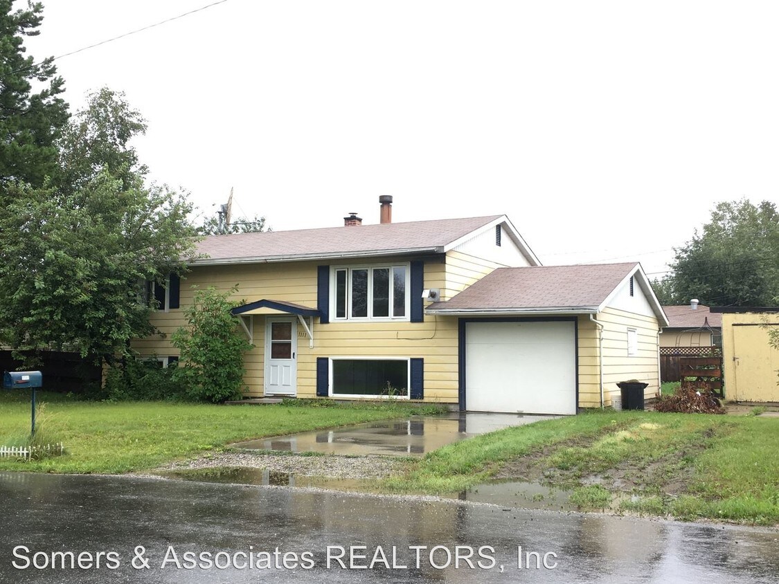 1111 Nenana St, Fairbanks, AK 99709 House Rental in Fairbanks, AK
