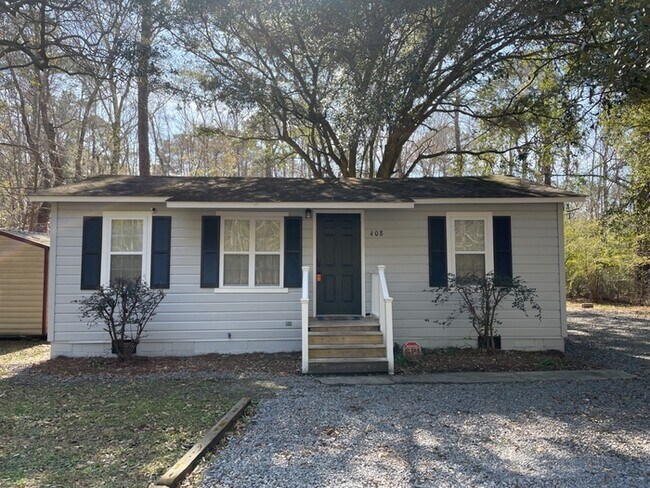 Foto del edificio - FULLY FURNISHED 408 Miles Road