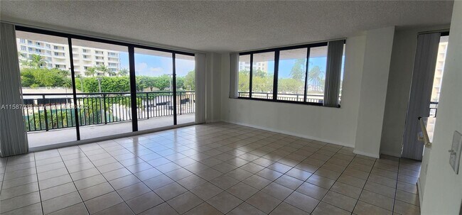 Building Photo - 540 Brickell Key Dr