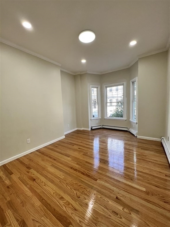 Foto del edificio - 241 W 5th St