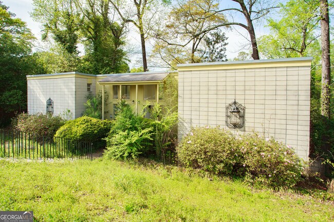Building Photo - 2141 Ingleside Ave