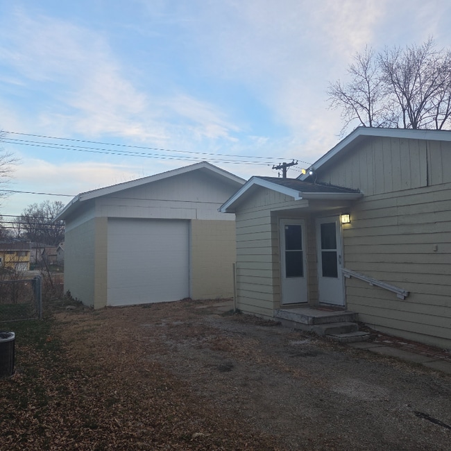 Photo - 7502 Valley Rd House